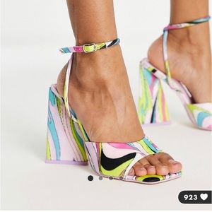 Colorful comfy heel